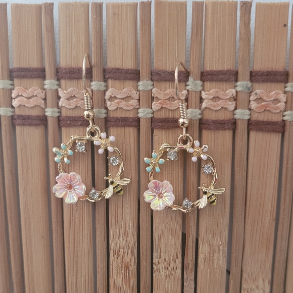 Earrings - Picture 7 of 8